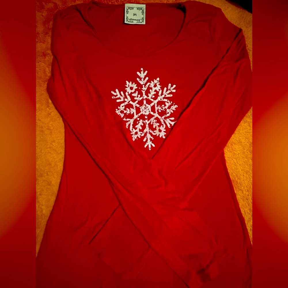 Red snowflake Tshirt